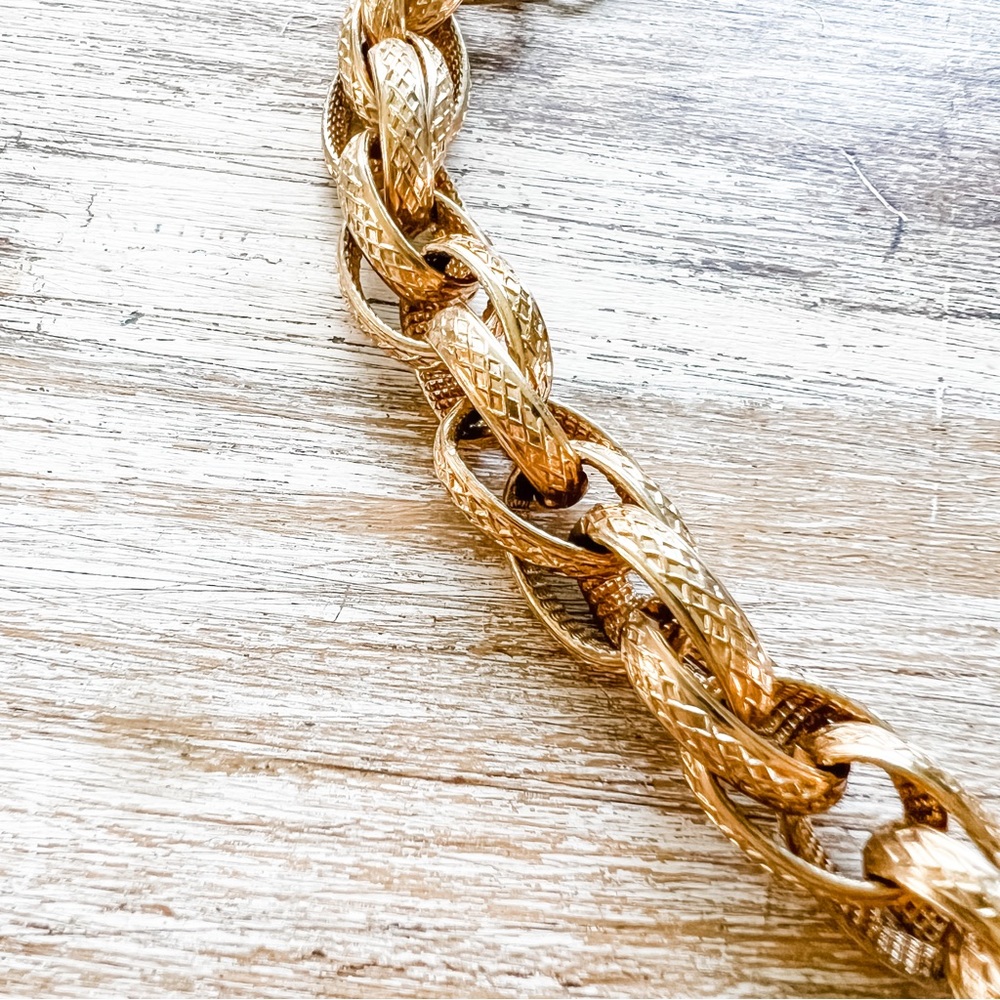 Vintage Monet Signed Cable Chain Link Bracelet Gold Tone - Picture 4 of 6